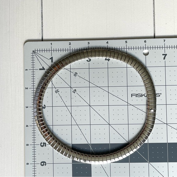 VINTAGE | CHUNKY SILVER TONE OMEGA CHAIN PANEL COLLAR 5.5" Inner Diameter - Picture 12 of 12